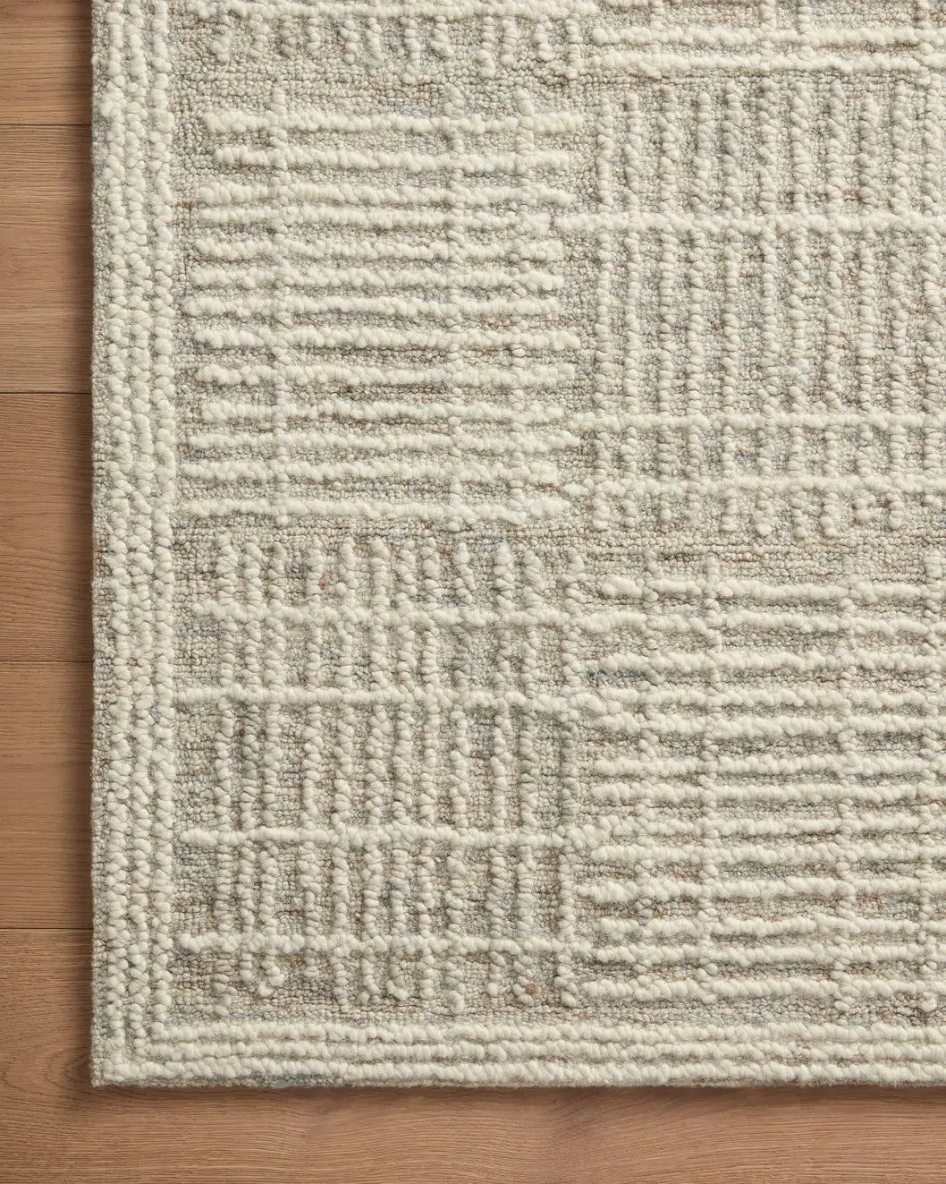 Loloi Tallulah Tll-02 Mist/Ivory Rug - corner on wood
