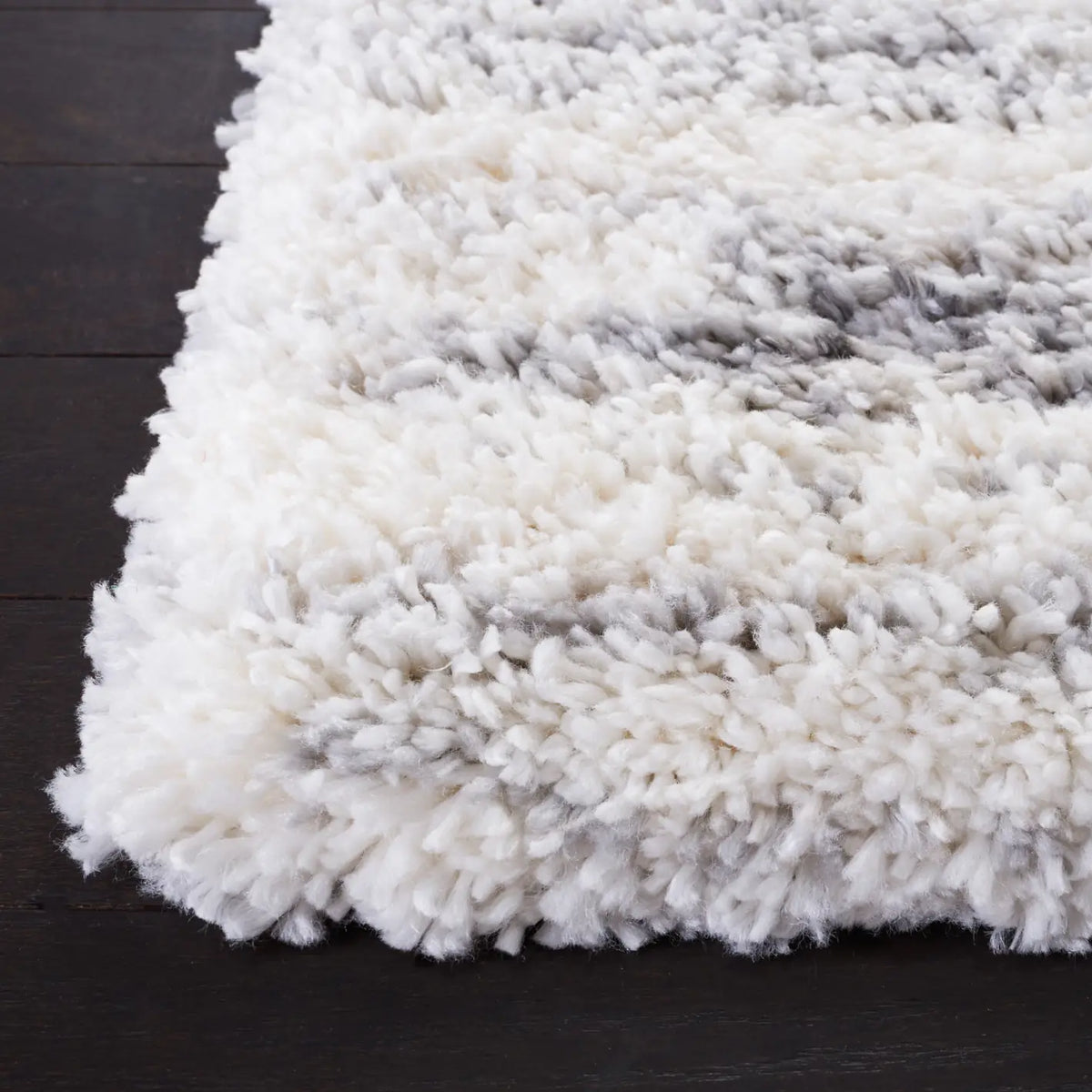 Safavieh Fontana Shag  800 4'-0" x 6'-0" Rug in Ivory / Grey