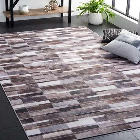 Safavieh Faux Hide 4'-0" x 6'-0" Rug in Ivory / Grey