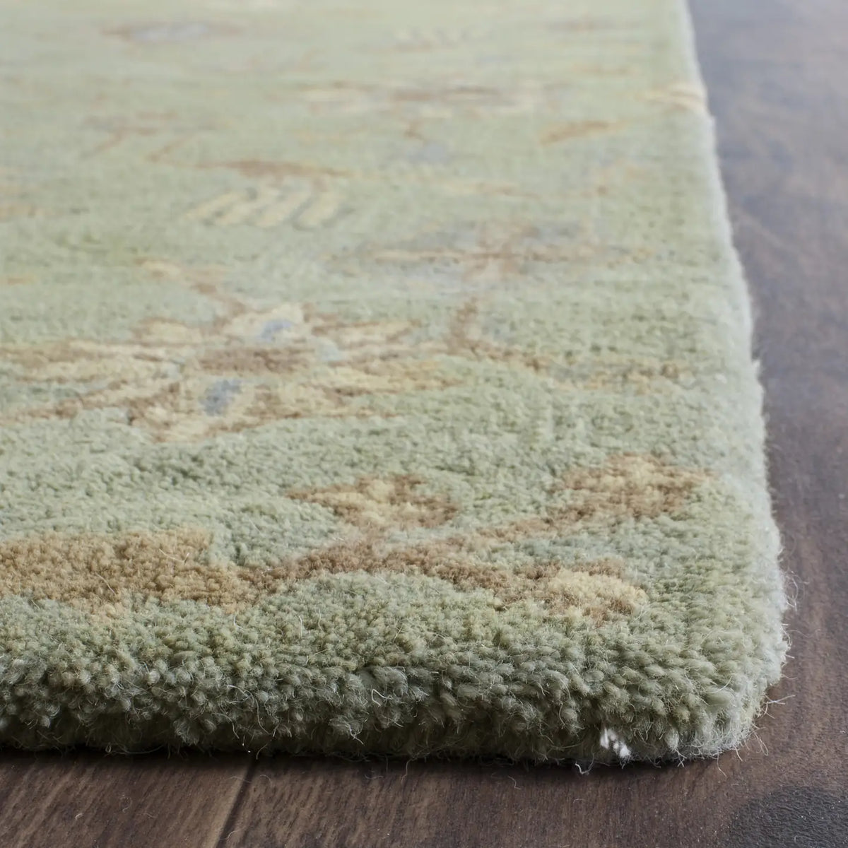 Safavieh Wyndham 2'-3" x 9'-0" Rug in Light Green