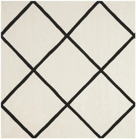 Safavieh Chatham 7'-0" x 7'-0" Rug in Ivory / Black