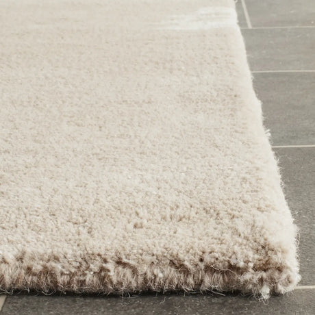 Safavieh Bella 5'-0" x 8'-0" Rug in Sand / Ivory