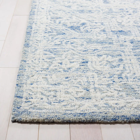 Safavieh Roslyn 4'-0" x 6'-0" Rug in Blue / Ivory