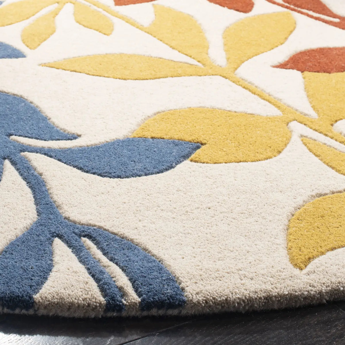 Safavieh Soho 6'-0" x 6'-0" Rug in Beige / Multi