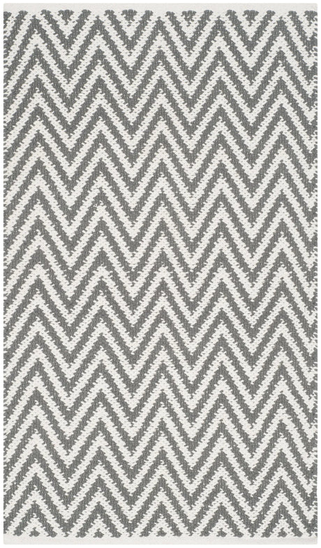 Safavieh Montauk 2'-6" x 4'-0" Rug in Grey / Ivory