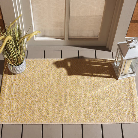 Safavieh Courtyard 2'-0" x 3'-7" Rug in Gold / Beige