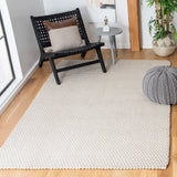 Safavieh Salem 4'-0" x 6'-0" Rug in Beige / Ivory