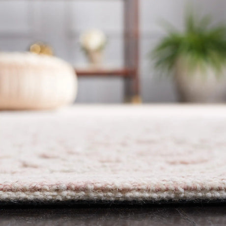 Safavieh Trace 4'-0" x 6'-0" Rug in Ivory / Pink