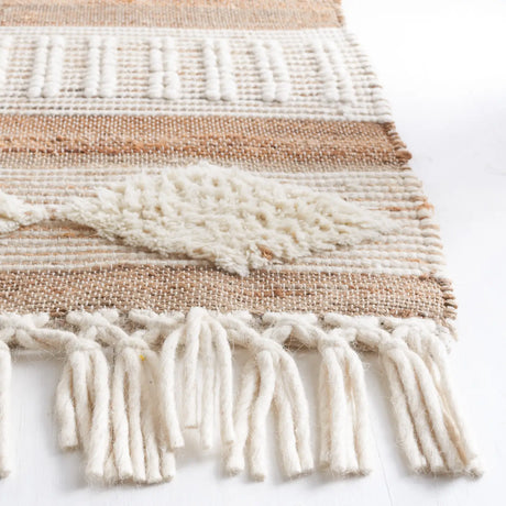 Safavieh Natural Fiber 4'-0" x 6'-0" Rug in Natural / Ivory