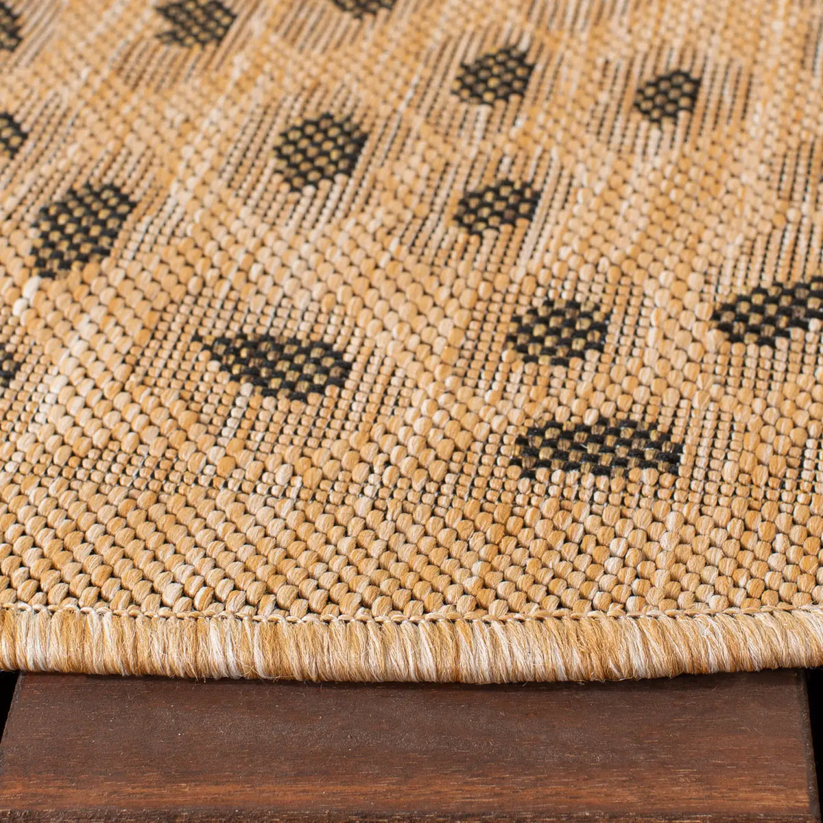 Safavieh Courtyard 6'-7" x 6'-7" Rug in Natural / Gold