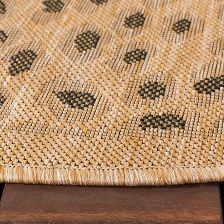 Safavieh Courtyard 6'-7" x 6'-7" Rug in Natural / Gold