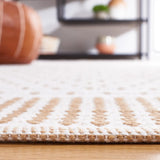 Safavieh Montauk 4'-0" x 6'-0" Rug in Beige / Ivory
