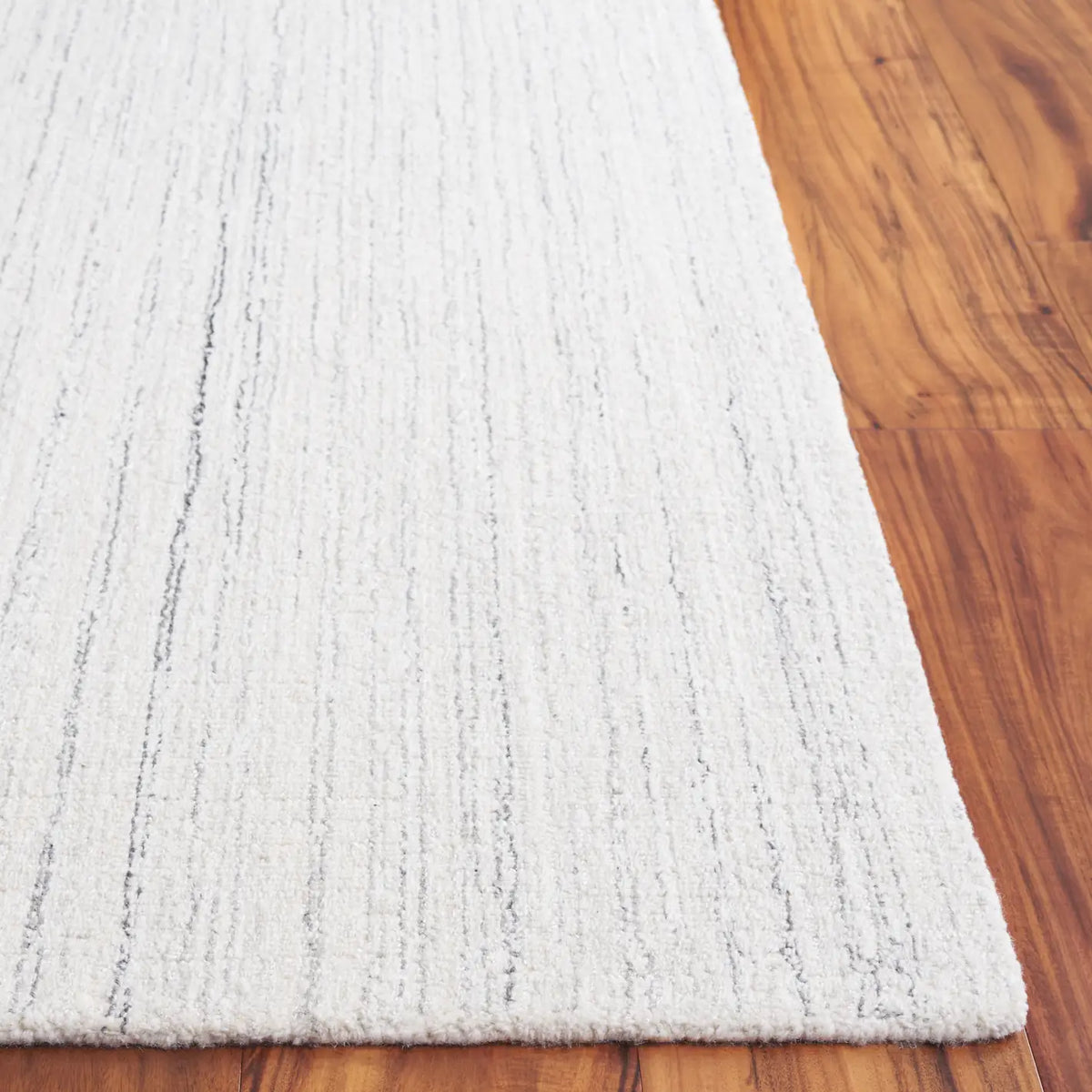 Safavieh Ebony 4'-0" x 6'-0" Rug in Grey / Ivory