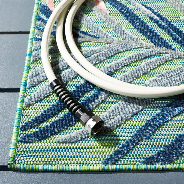 Safavieh Cabana 4'-0" x 6'-0" Rug in Green / Rust