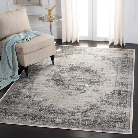 Safavieh Atlas 4'-0" x 5'-7" Rug in Ivory / Grey