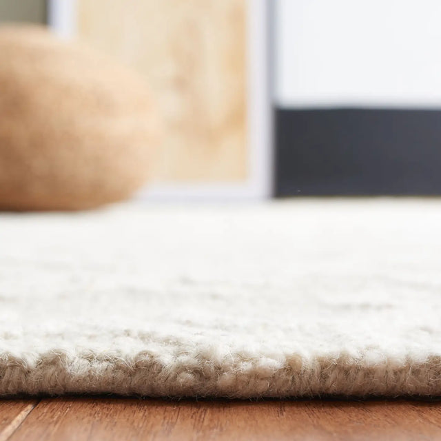 Safavieh Blossom 5'-0" x 8'-0" Rug in Grey / Ivory