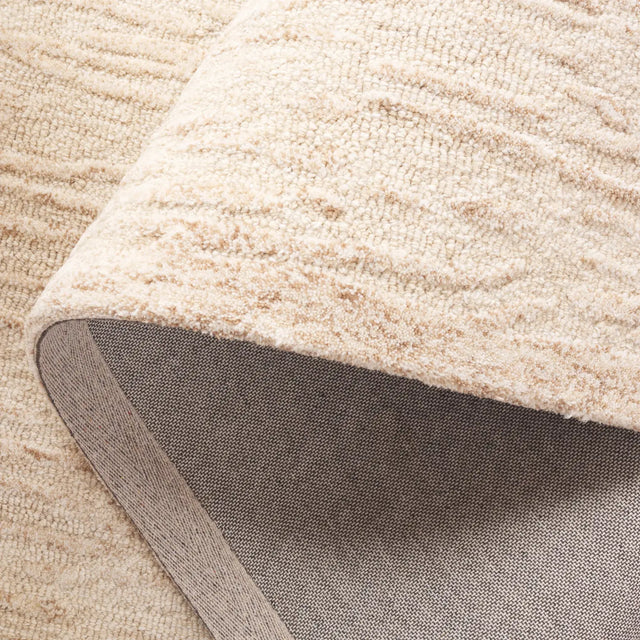 Safavieh Ebony 4'-0" x 6'-0" Rug in Beige / Ivory