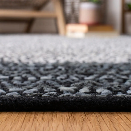 Safavieh Vintage Leather 4'-0" x 6'-0" Rug in Light Grey / Charcoal