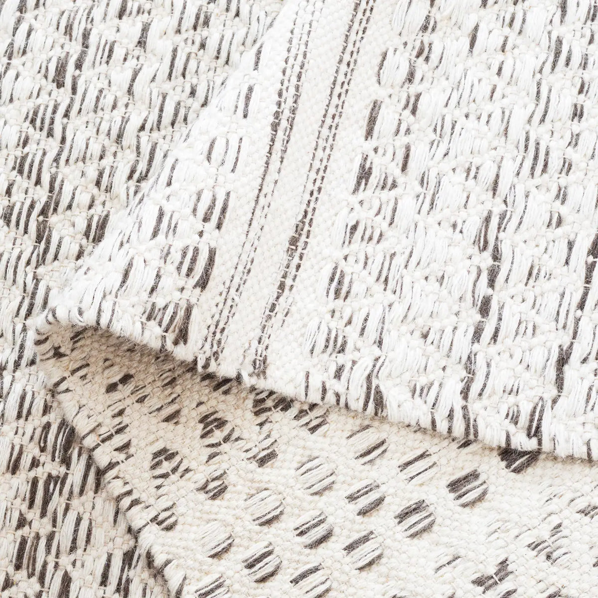 Safavieh Kilim 4'-0" x 6'-0" Rug in Ivory / Brown