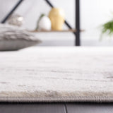 Safavieh Palma 4'-0" x 6'-0" Rug in Beige / Light Grey