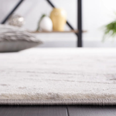 Safavieh Palma 4'-0" x 6'-0" Rug in Beige / Light Grey