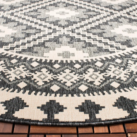 Safavieh Veranda 5'-3" x 5'-3" Rug in Ivory / Grey
