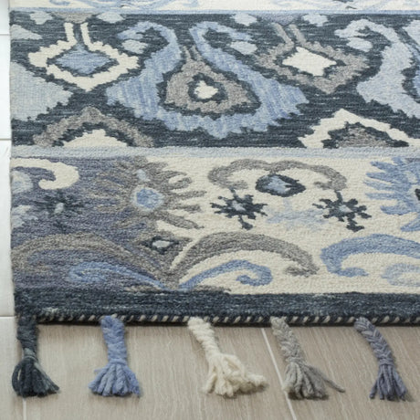 Safavieh Suzani 5'-0" x 8'-0" Rug in Blue / Ivory