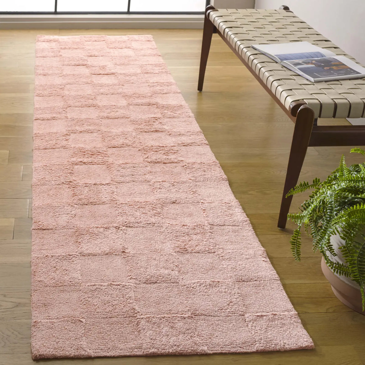 Safavieh Easy Care 2'-3" x 9'-0" Rug in Rose