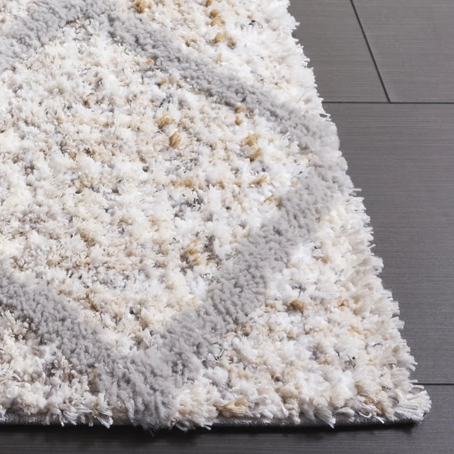 Safavieh Everett Shag 4'-0" x 6'-0" Rug in Ivory / Grey