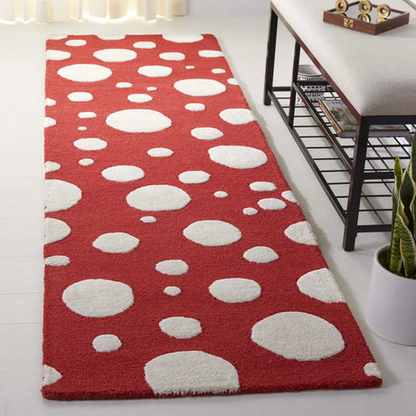 Safavieh Cambridge 2'-3" x 8'-0" Rug in Red / Ivory