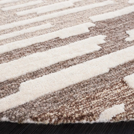 Safavieh Fifth Avenue 7'-0" x 7'-0" Rug in Natural / Brown