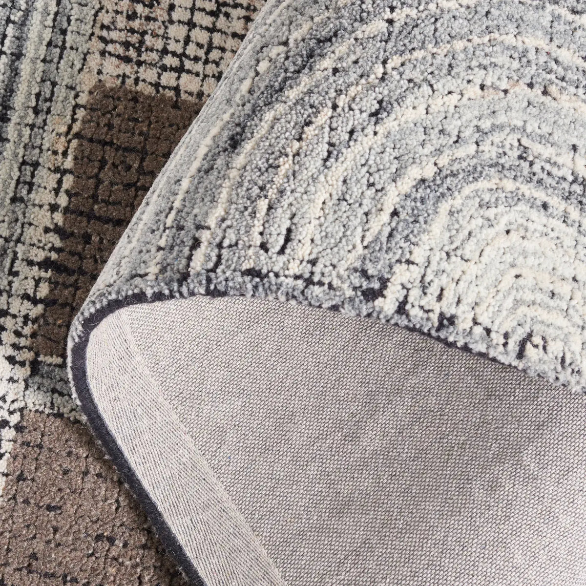 Safavieh Fifth Avenue 5'-0" x 8'-0" Rug in Ivory / Grey