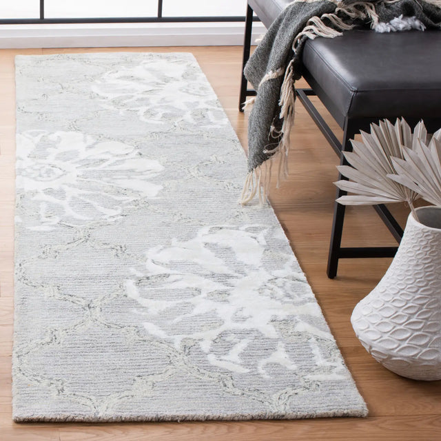 Safavieh Glamour 2'-3" x 8'-0" Rug in Silver / Ivory