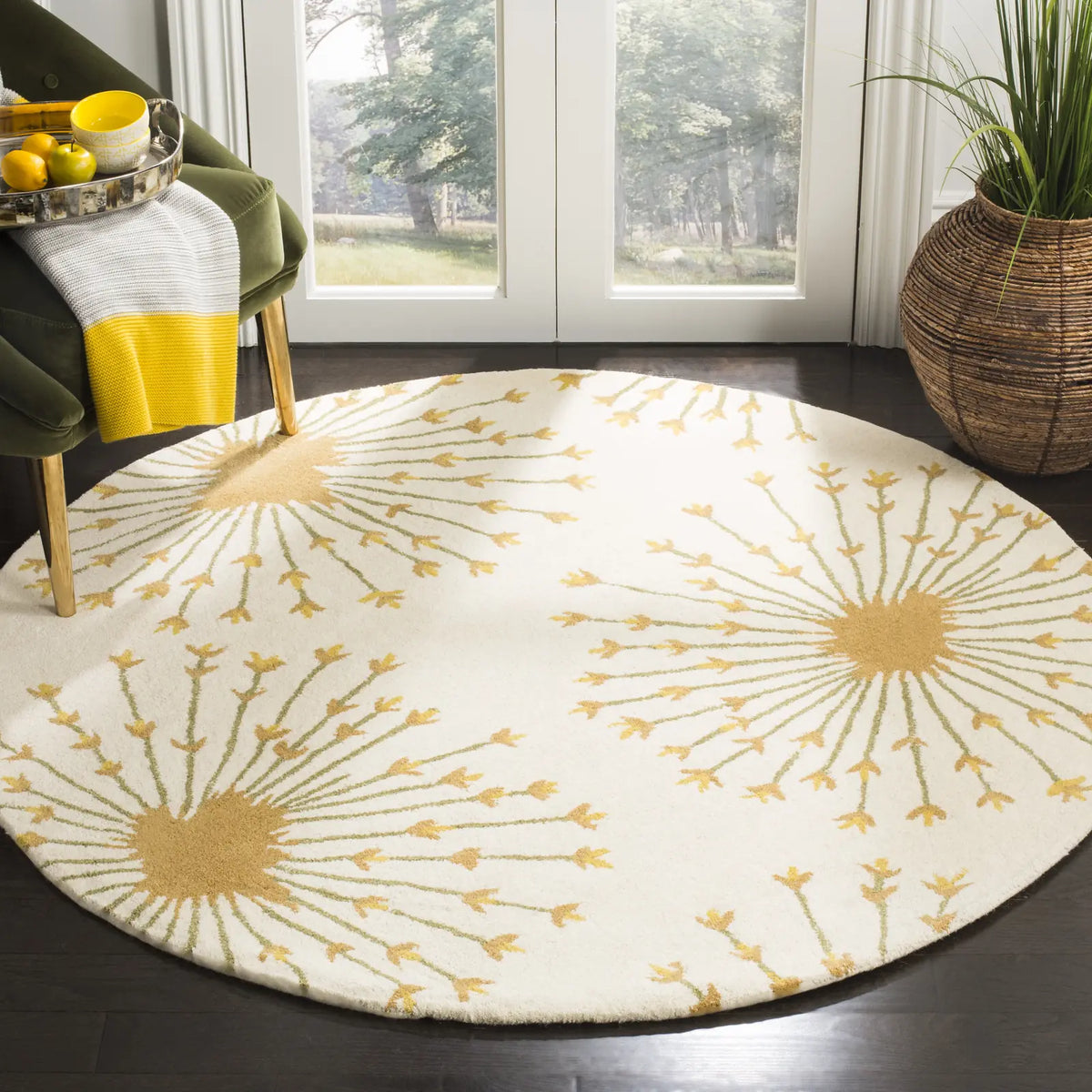 Safavieh Bella 5'-0" x 5'-0" Rug in Beige / Gold
