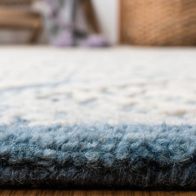 Safavieh Glamour 5'-0" x 8'-0" Rug in Blue / Ivory