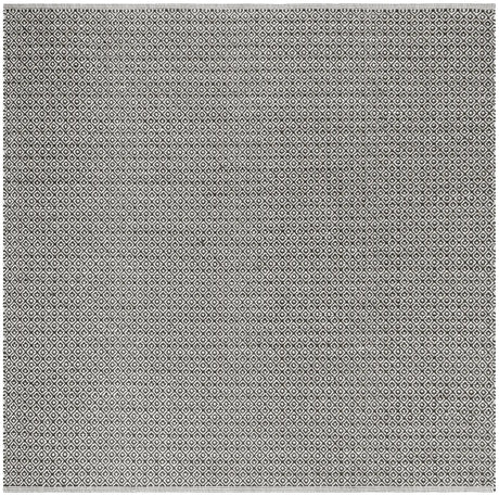 Safavieh Montauk 6'-0" x 6'-0" Rug in Ivory / Black