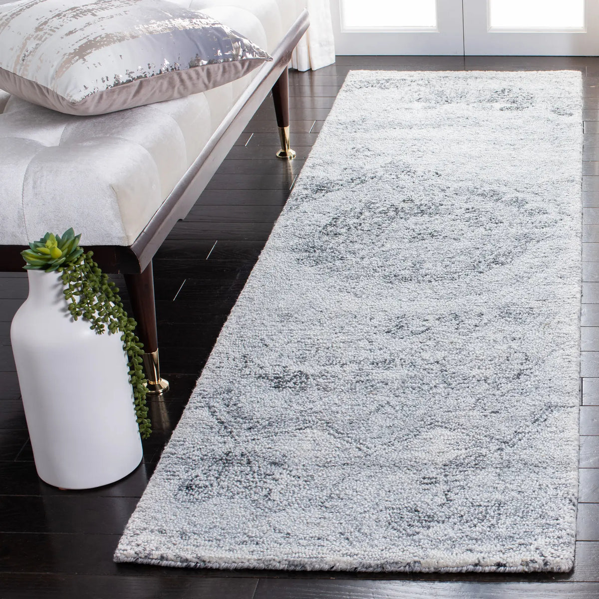 Safavieh Abstract 2'-3" x 10'-0" Rug in Ivory / Black