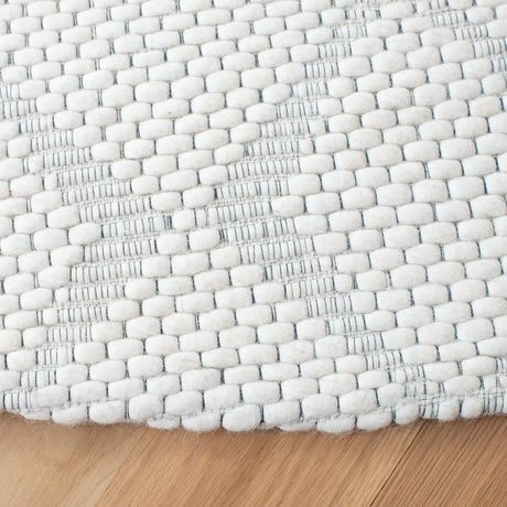 Safavieh Marbella 7'-0" x 7'-0" Rug in Ivory