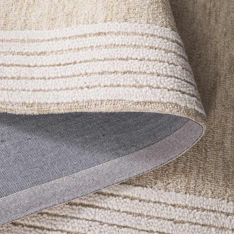 Safavieh Ebony 4'-0" x 6'-0" Rug in Beige / Ivory