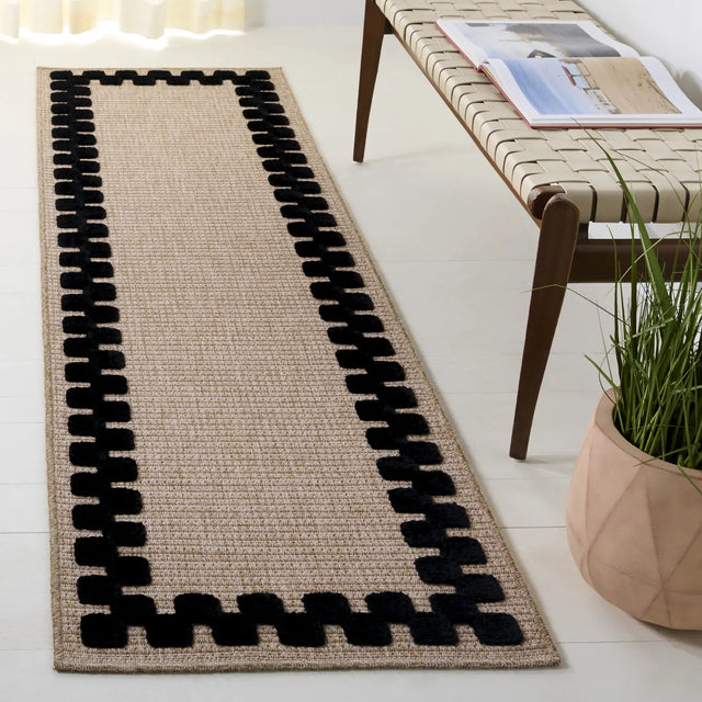 Safavieh Clayton 2'-2" x 8'-0" Rug in Natural / Black