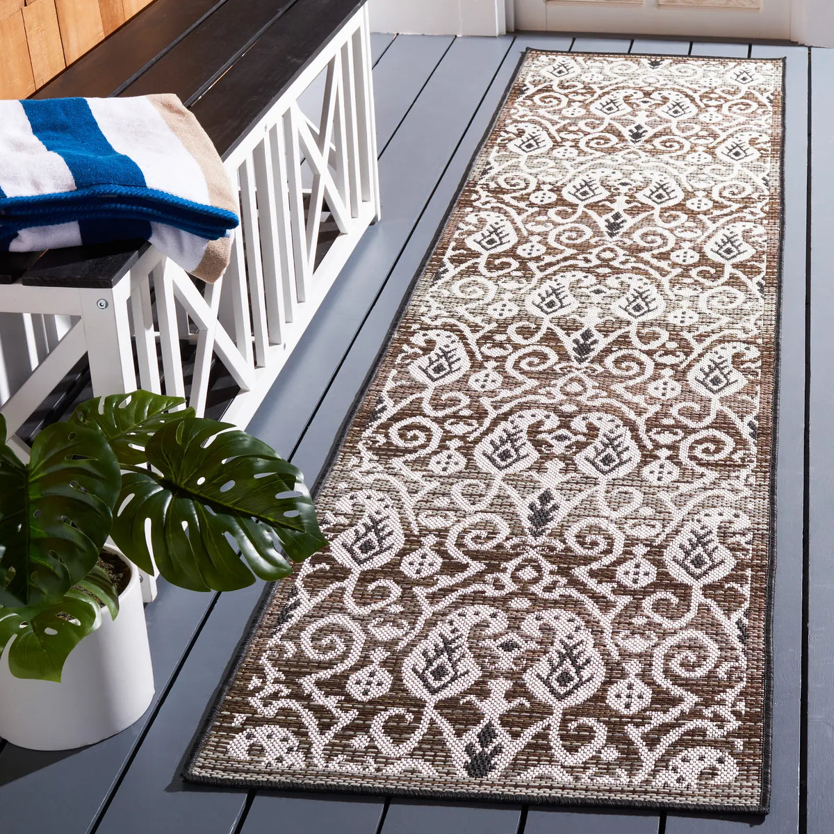 Safavieh Havana 2'-2" x 9'-0" Rug in Light Brown / Ivory