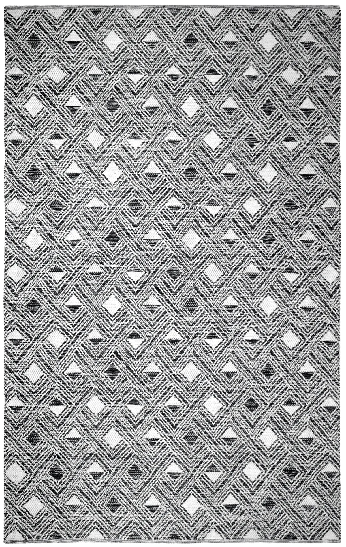 Safavieh Montauk 5'-0" x 8'-0" Rug in Black / Ivory