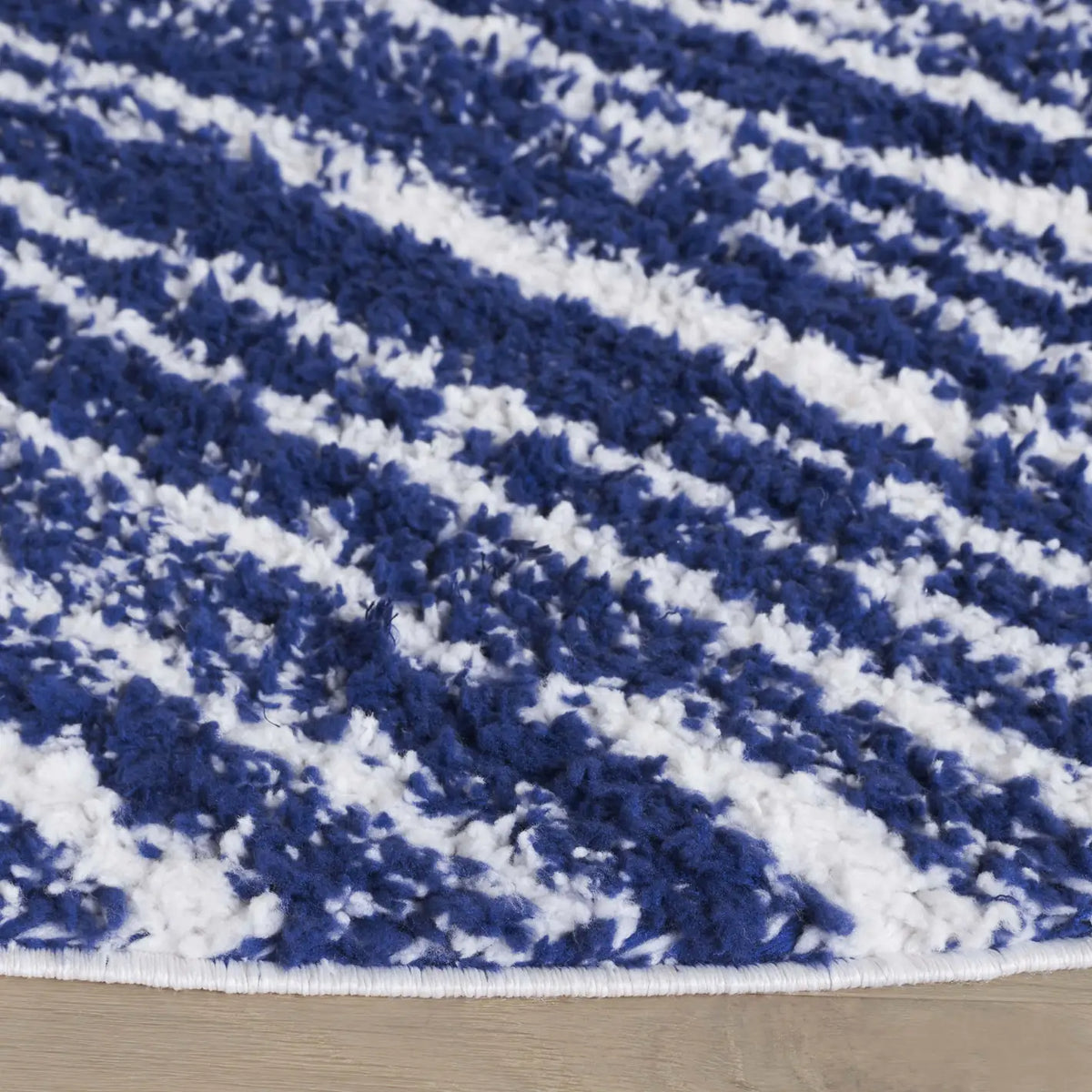 Safavieh Rumi Shag 6'-7" x 6'-7" Rug in Navy / Ivory