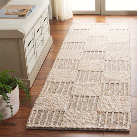 Safavieh Natura 2'-3" x 8'-0" Rug in Brown / Ivory