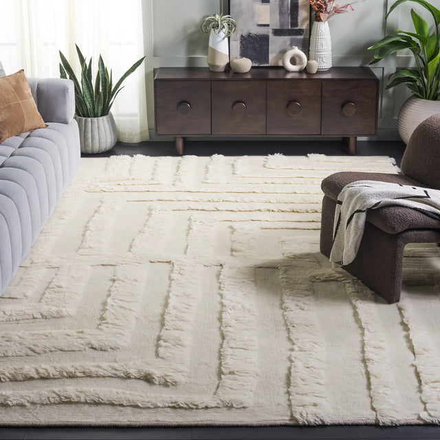 Safavieh Casablanca 8'-0" x 10'-0" Rug in Ivory