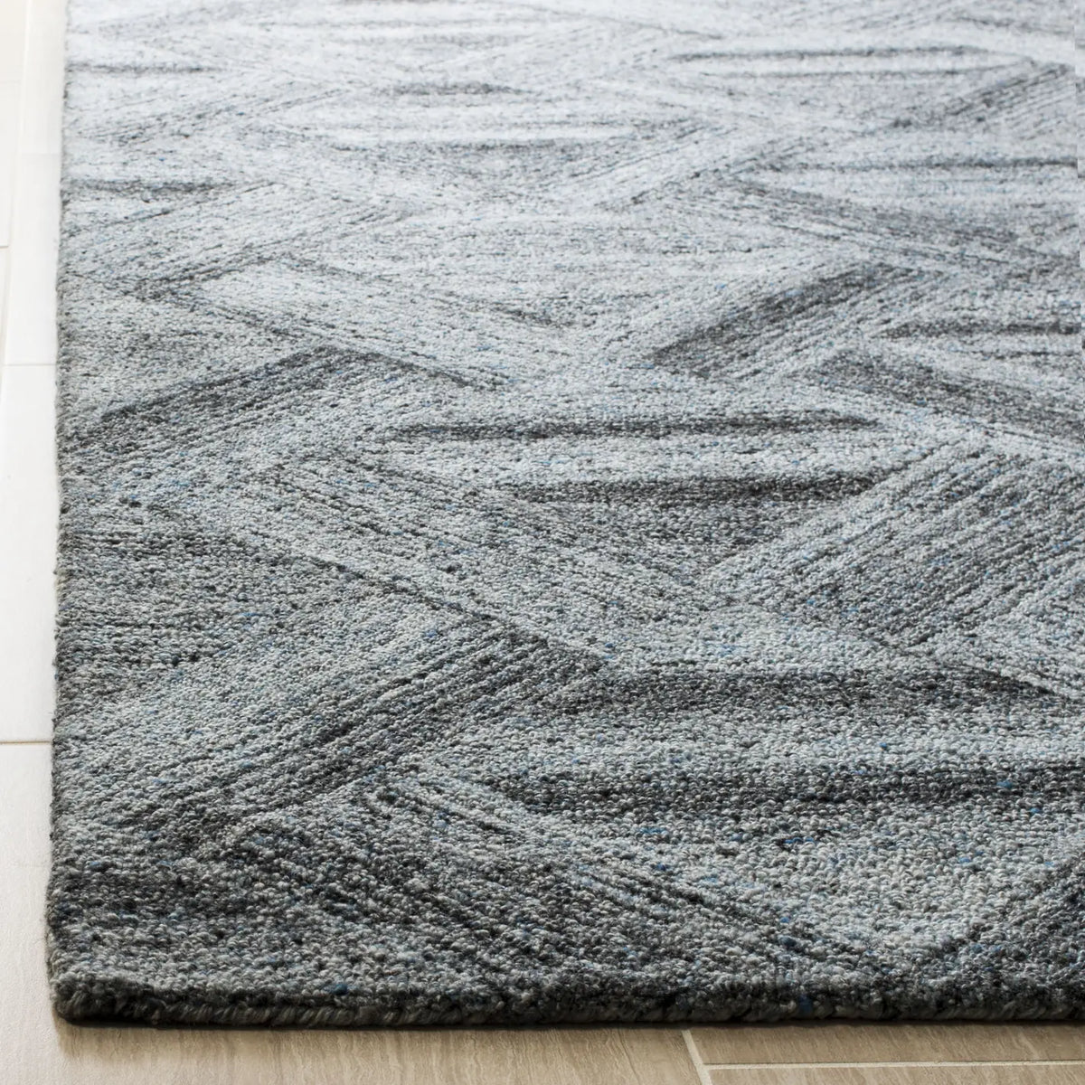 Safavieh Abstract 5'-0" x 8'-0" Rug in Blue / Black
