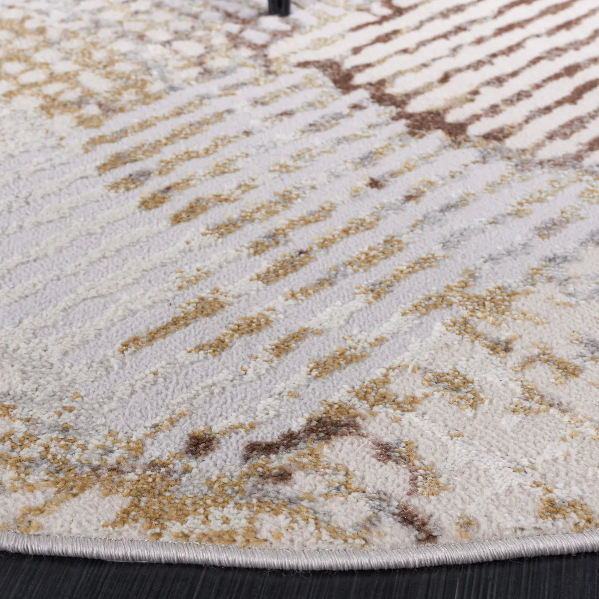 Safavieh Palma 6'-7" x 6'-7" Rug in Beige / Brown