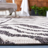 Safavieh Courtyard 4'-0" x 5'-7" Rug in Ivory / Black
