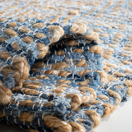 Safavieh Cape Cod 4'-0" x 6'-0" Rug in Natural / Blue