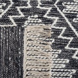 Safavieh Kilim 4'-0" x 6'-0" Rug in Ivory / Black